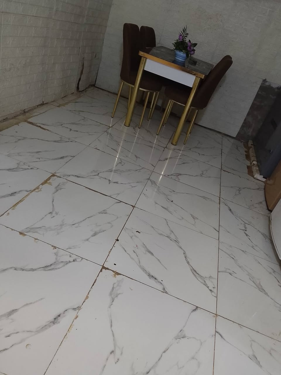 بيت للبيع محاويل حي ابو سديرة طابو صرف مساحته100متر الإتصال على الرقم ***********
