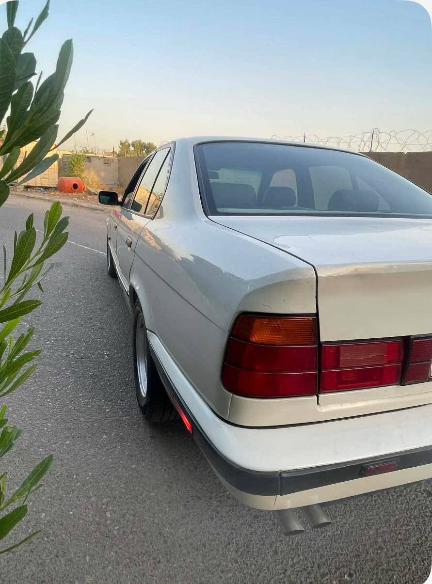 للبيع اصل BMW525 رقم اربيل كفاله عامه بدون صبغ او تبديل مودل1990محرك مسكر تبريد سياره جديده وبلاديه بدون اي نقص 
عنواني بغداد السيدية***********
السعر 75 بغداد, العراق
