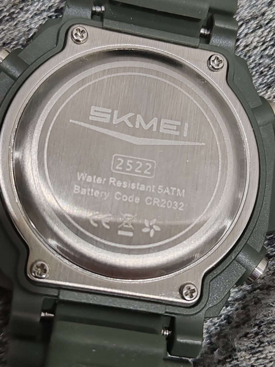 ساعة ماركة سكيمي
نوع العرض: ديجيتال (شاشة LCD كبيرة وواضحة)
Dual Time: توقيتين بنفس الوقت
مقاومة الماء: WR 5BAR
منبه (Alarm)
ستوب ووتش (Chronograph)
Countdown Timer عدّ تنازلي
صيغة 12/24 ساعة
إضاءة ليلية (Light)
سوار: سيليكون/مطاط بلون زيتي
الخامة: هيكل بلاستيك مقوى مع إطار بلون فضي
السعر ٣٠ مكاني بغداد و موجود توصيل


**إذا كنت صاحب هذا الإعلان وتريد حذفه لأي سبب، رجاءا أرسل رسالة إلى الدعم الفني**