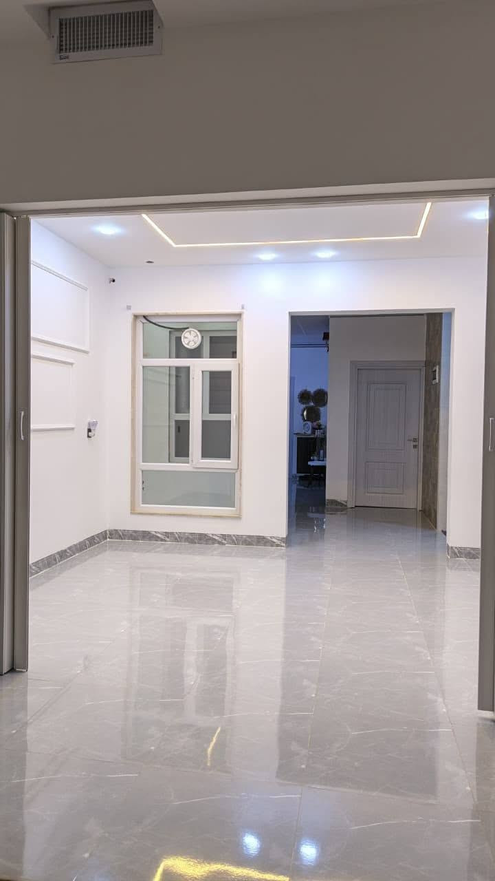 🔸 دار للبيع 🔸

الموقع:#حي الملايين الأولى -  قرب جامع الصواف 

المساحة: 160م-  ......

تفاصيل الدار:
🏠 طابقين
🛏️ 5 غرف نوم
🛋️ هول واسع + استقبال
🍽️ مطبخ كبير
🚽 صحيات في كل طابق

✨ تشطيب راقي، بناء 2025

مشمول بقرار التحويل إلى سكني
#تشتري البيت ثاني يوم تستلم وصل بلديه

للتواصل والاستفسار:
📞 آسيا: ***********  ياسر الخيرو..واتساب
📞 كورك: ***********  عمار الخيرو..واتساب

أو زورونا في مكتب جنة للعقار – حي الملايين الأولى، مقابل جامع الحسنين.

#عقار_للبيع #دار_في_حي_الملايين #الموصل #عرض_حصري  #بيت_احلامك
