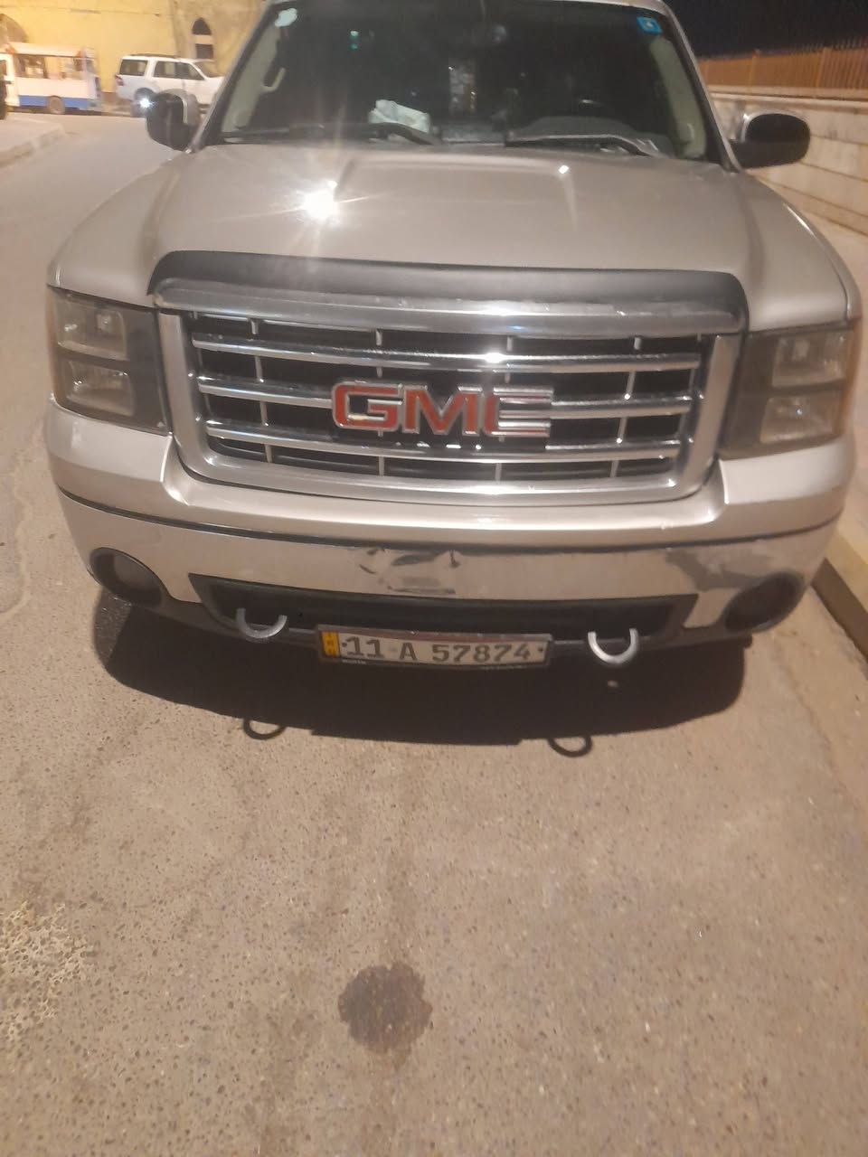 سلام عليكم. للبيع GMC سيرا موديل 2007 رقم بغداد مشروع وطني
محرك وكير بحاله ممتازه 
السياره مصبوغه حزام للجماليه فقط 
دواخلها كلش نضيفه وحلوه 
تحكم ستيرن 
شاشه اندرويد 
كشن كهربائيّ 
كهربائيات كلها شغاله وعلى وضع الشركه 
تخم تاير+ ويل كب كروم اصلي GM
عليها ادامه عامه 
سياره استخدام شخصي. يعني ابد ما متعوبه 
السعر. 120 وبيها مجال قليل 

مكاني البصره قضاء القرنه. 
رقم الهاتف. ***********
