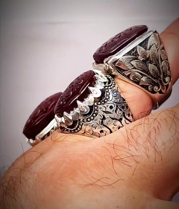 احد اعمالي لنقش الاحجار الكريمه… الكاظميه باب 🚪 القبله مجاور مصرف 🏦 الرافدين داخل قيصريه الحسيني سعد النقاش.


**إذا كنت صاحب هذا الإعلان وتريد حذفه لأي سبب، رجاءا أرسل رسالة إلى الدعم الفني**