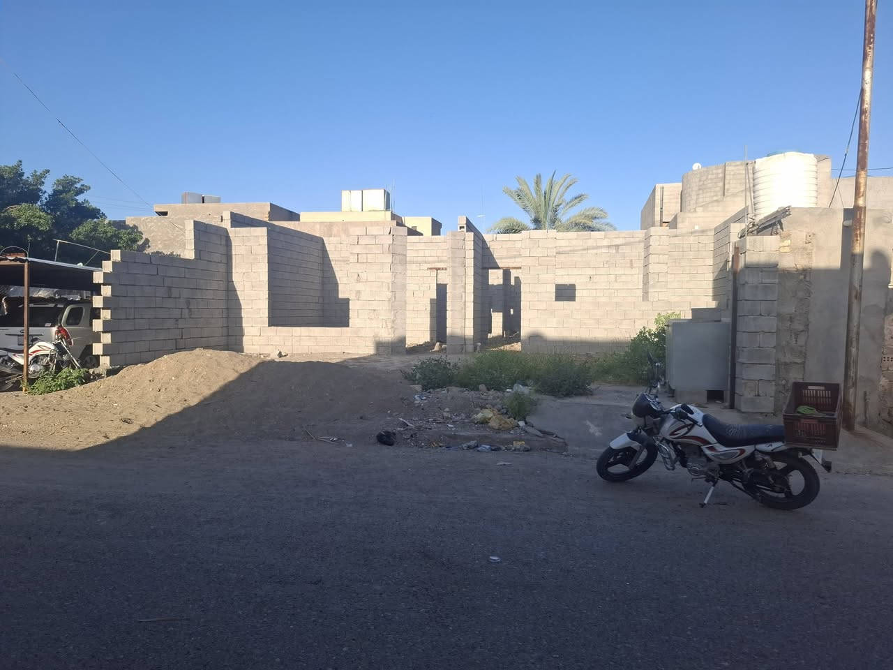 بيت ملك صرف  الموقع حي الفارس قرب الاستاذ محمد كريم 
المساحة ٢٥٠
الاتصال على الرقم ***********
