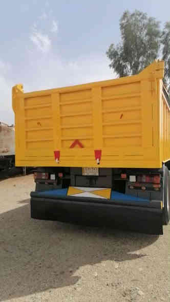 سلام عليكم سيارة للبيع 143حجم 400صفر 6 شاصي طويل مكصرة من جوى الشغل السيارة احلى من الصورة جاهزا عشغل بيها حصى كاز للستفسار عرقم ***********
