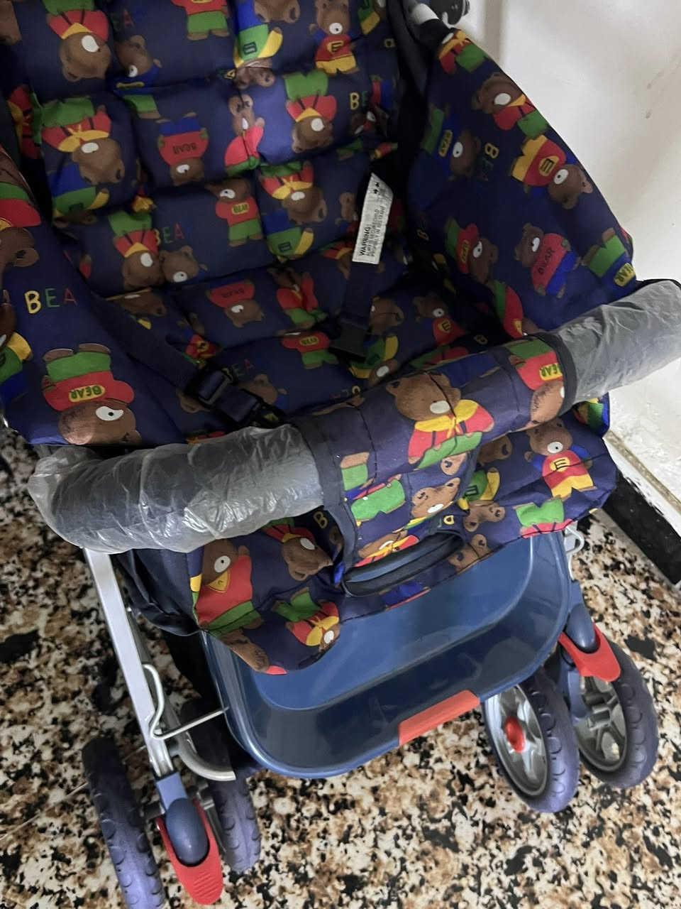 السلام عليكم كرسي هزازماركة ماستيلا  يشتغل ع كهرباء وع بطاريه بي موسيقى بلوتوث ،عربانه استعمال مره وحده نظيفه جدا تنطبق وتنعكس ترهم منام وجلوس بعدها بالنايلون ،كرسي طعام يكفي لحد عمر ٢سنه مستعمل


**إذا كنت صاحب هذا الإعلان وتريد حذفه لأي سبب، رجاءا أرسل رسالة إلى الدعم الفني**