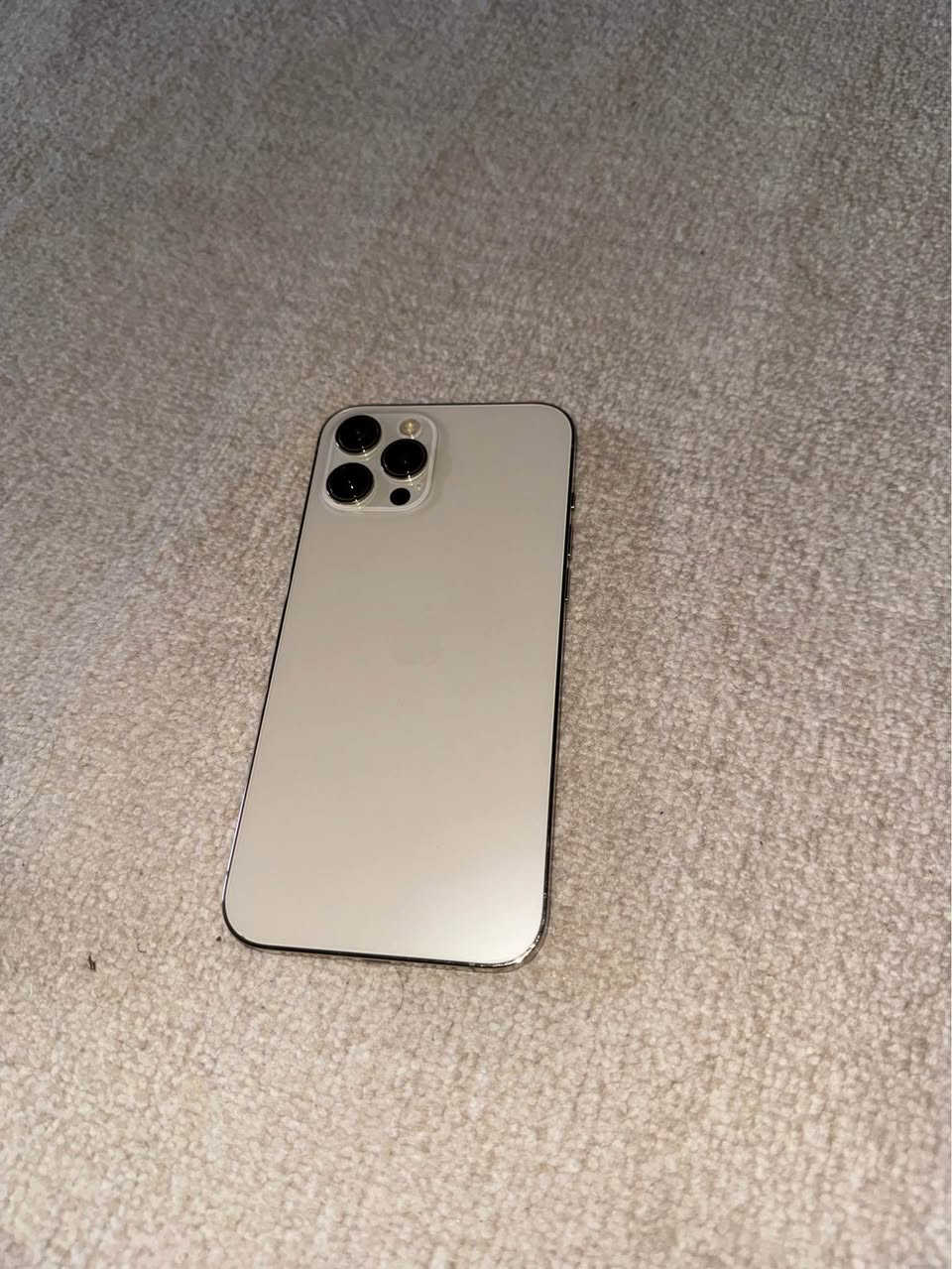 ئایفۆن ١٢ پرۆ ماکس گۆڵد
١٢٨ گب
مۆبایلەکە تا بڵێی بێ شوخت و پاکە
پاتری گۆڕاوە و پاتریە نوێیەکەی ٣ مانگە لەسەریتی ٩٨ 
جامی سەر شاشەکەی گۆراوە دەنا شاشەی بیلادیە 
مۆبایلەکە کەنەدیە و بە شەرتی Model Number 
ماڵم لە کۆیەیە و لۆ هەر جێیەک بوو لۆتان دەنێرم 
سعری ٣٨٠،٠٠٠ تکایە لۆ معامەلە تەلەفۆن مەکەن ئەوە ئاخیر سعریتی كويسينجاك, أربيل


**إذا كنت صاحب هذا الإعلان وتريد حذفه لأي سبب، رجاءا أرسل رسالة إلى الدعم الفني**