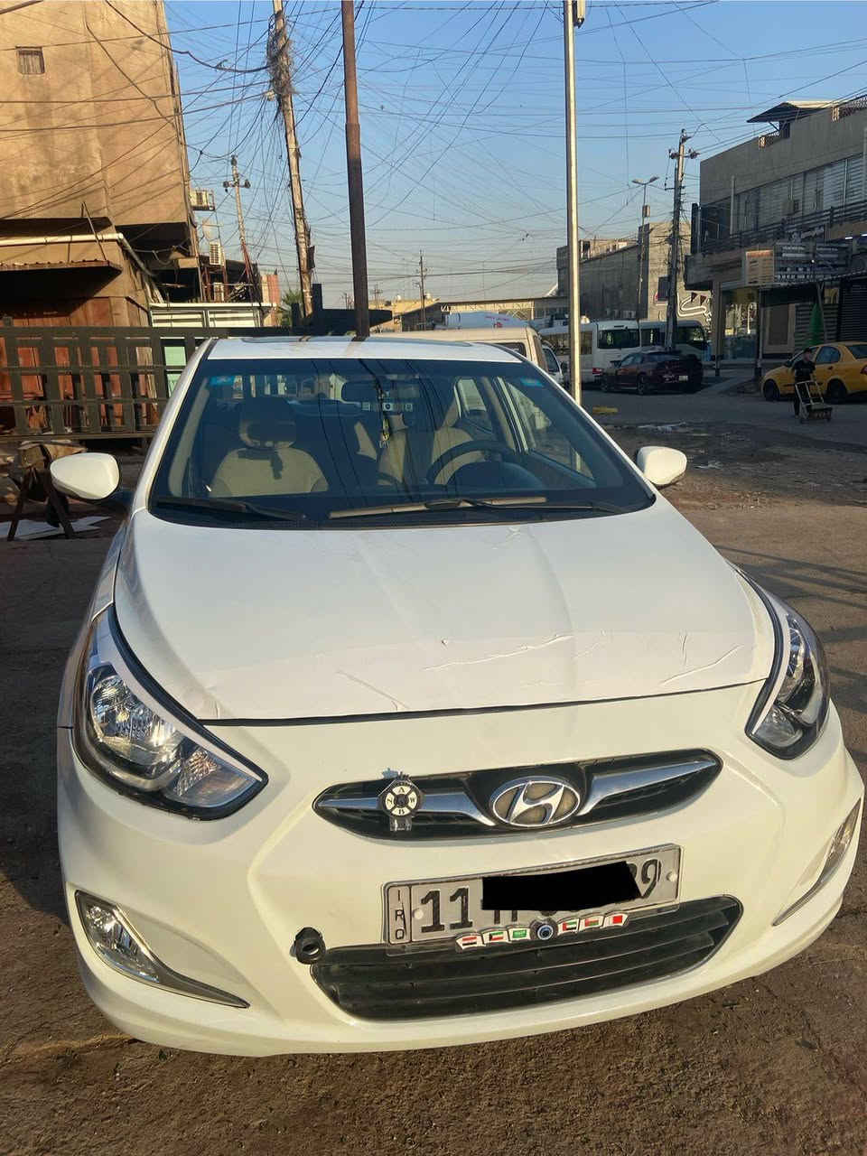 السلام عليكم اكسنت 2016 خليجي فول مواصفات بلو محرك 1600 دوش قطرتين 
ماشية 92 KM 
صدر خلفي امامي جديد عبوة بانزين تخم نوزل تخم بلك تخم مجاول كلة جديد شرط كلة موبس
سيارة جاهزة وخير من الله 
مكاني : بغداد حي اور 
رقمي : *********** اتصال او واتساب فقط فيس مامتواجد 
السعر : 92 وبيها مجال 
ملاحظات: جاملغ امامي أيسر صبغ 
وبارد بالباب الخلفي 
كشنات وكاعية الشركة كاربت بلادي وكاعيات وكتلوكات الشركة لساهن بالسيارة
