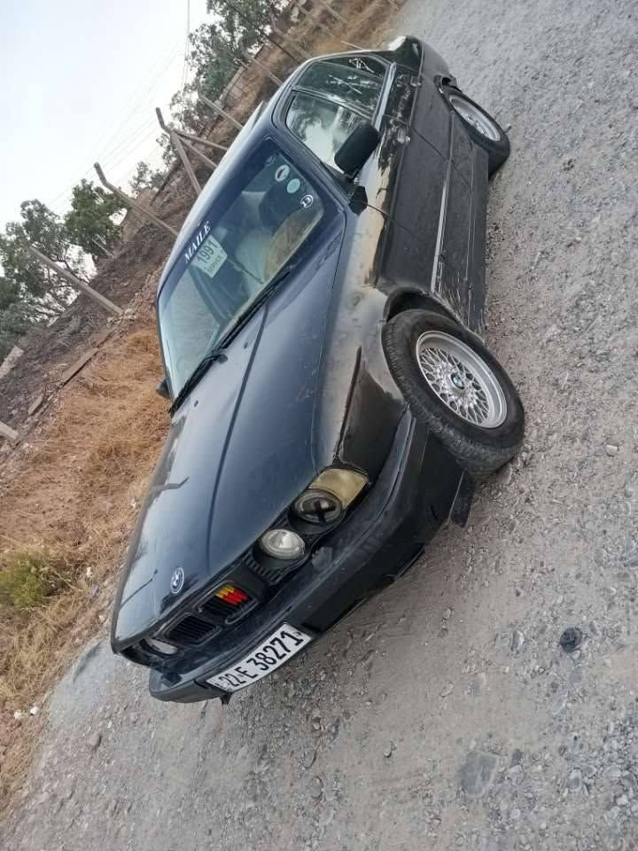 بیئیم 520 مودیل 1991 بی دفتر بنزین سقف سلاید محرك بشرط مابی عیب سعر 50 وبیها مجال


**إذا كنت صاحب هذا الإعلان وتريد حذفه لأي سبب، رجاءا أرسل رسالة إلى الدعم الفني**
