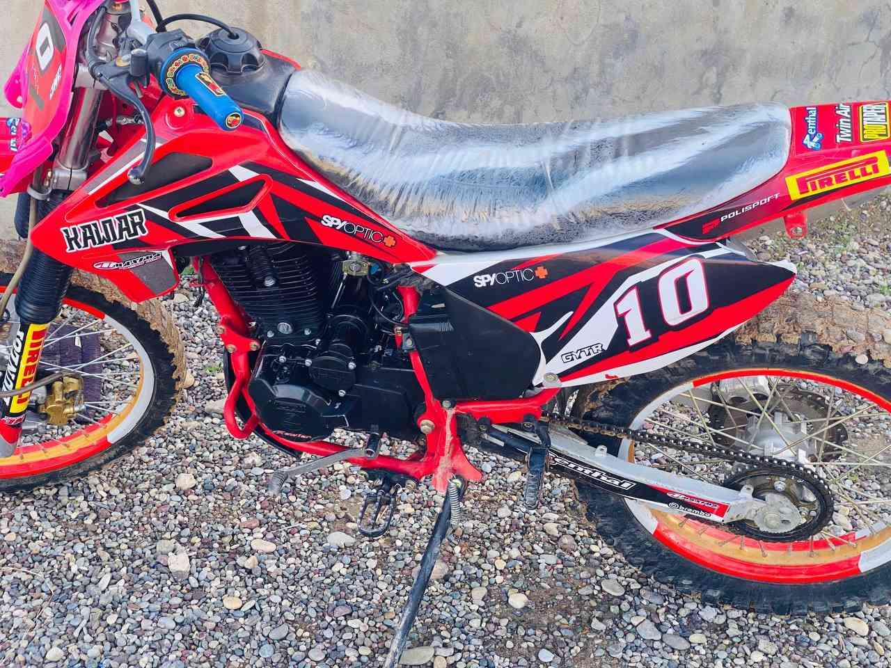 السلام عليكم كاويار للبيع موديل 24
حجم مكينه 250cc فقط مفيلس غراضوو موجوده بس مخلي رياضي سعرو مليون و150 وبي مجال شي قليل ***********
