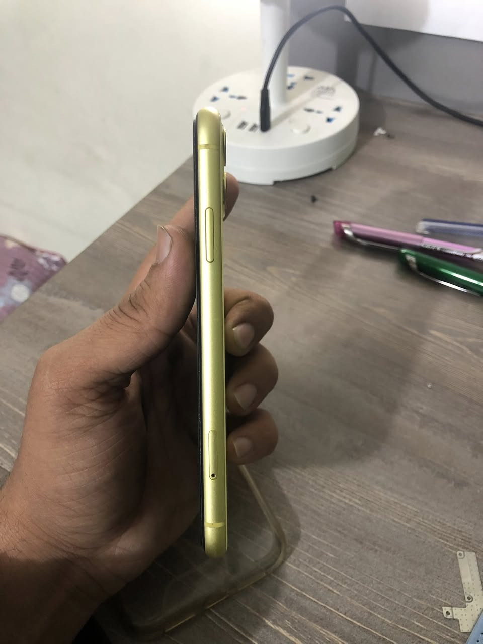 ١١عادي جهاز نضيف
ذاكره 128 (دبل شريحه)
فقط مستبدل بطاريه اصليه 
عنوان الأمين الثانيه 
***********
فقط واتساب
