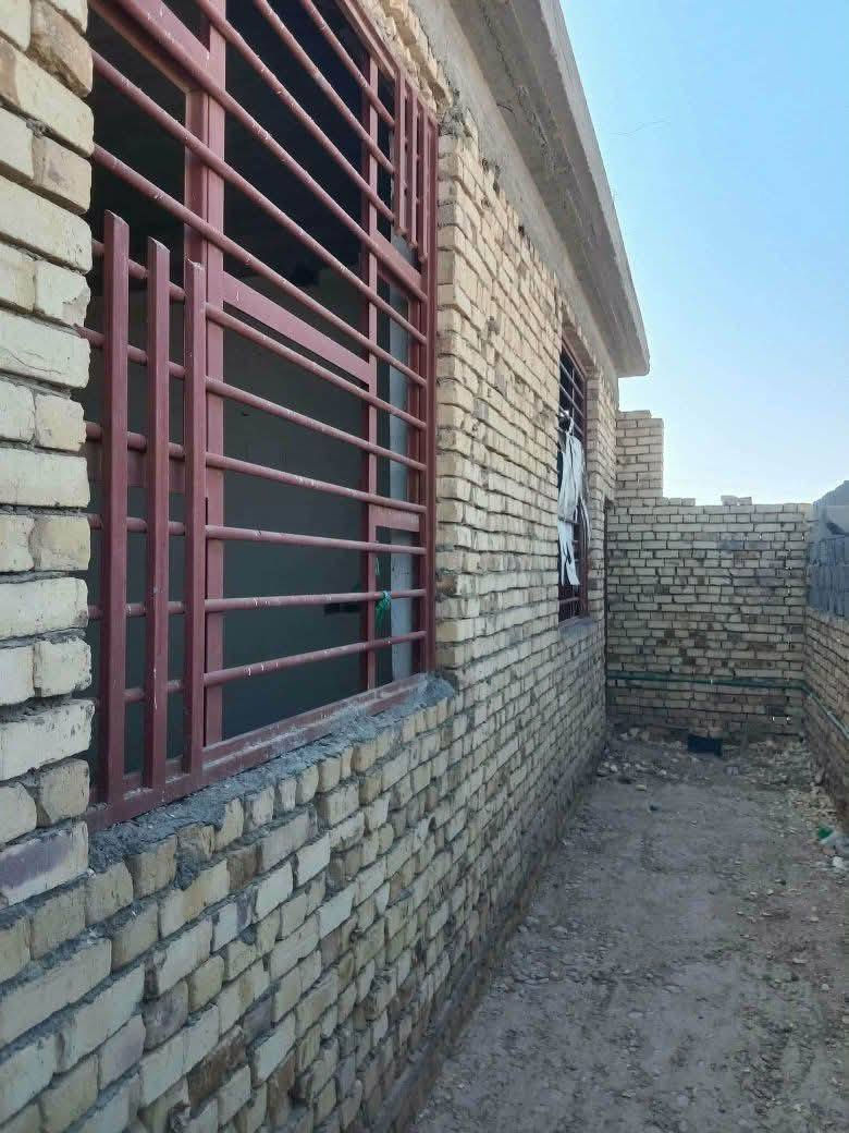 هيكل كامل مساحته 200 حي الحكيم نزله بيت زرزور 
غرفتين وصاله ومطبخ واستقبال وحمامات خارجيه وداخليه ومنور وترك
مجاري وماي والارضيه محدوله سبيس 
مرقم بلبلديه
 سعر 32 ،🌹🗼
الستفسار ***********
