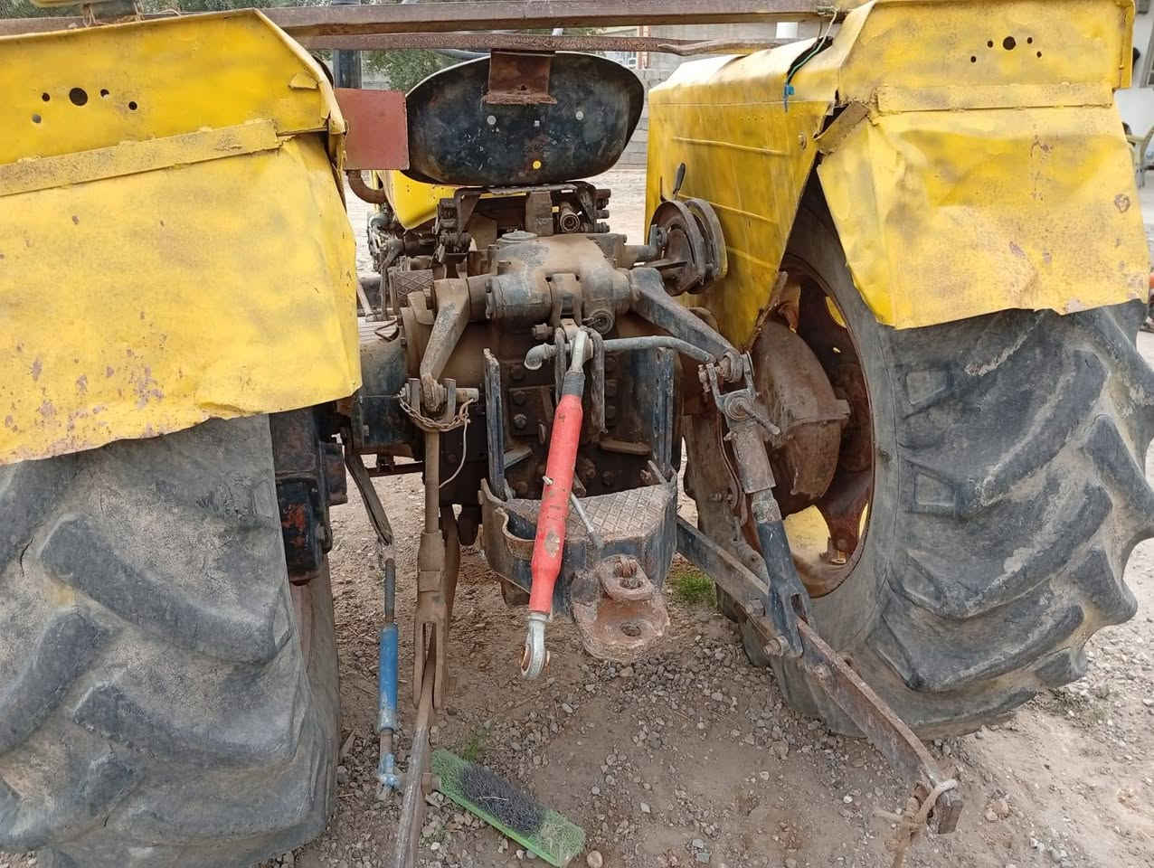 مكينه عنتر للبيع موديل ٨٨ مكان ديالى بدون 
***********
