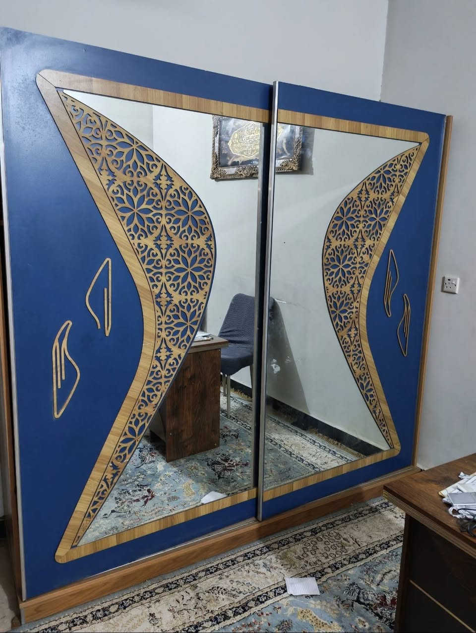 غرفة خمس قطع نظيفه ومابيها شي سعرها 200 مكاني الغدير
رقمي ***********

