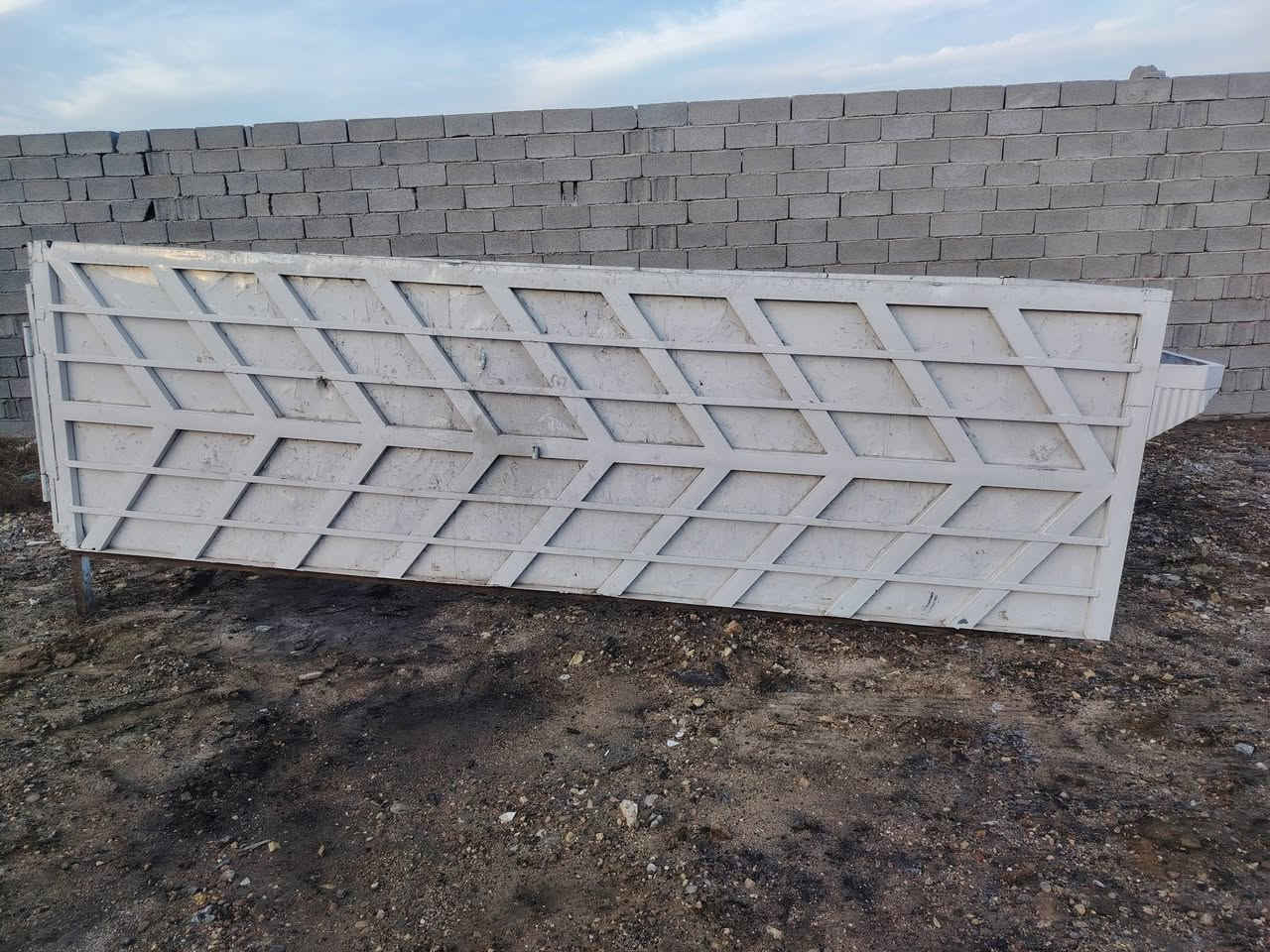 سلام عليكم محجر كنتر شخاطه مغلف العنوان بغداد مدينه الصدر السعر ٣٠٠ وبي مجال ***********
