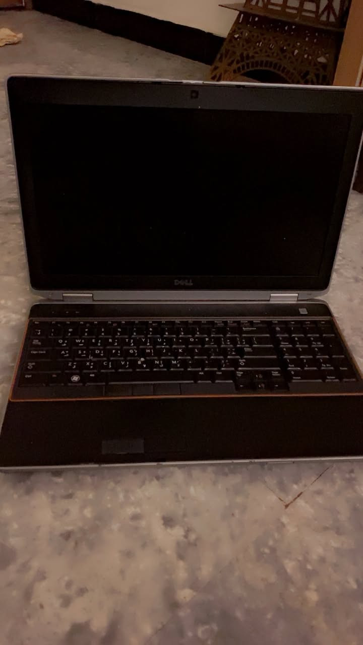 السلام عليكم  
لابتوب DELL للبيع استعمال منزلي نظيف بس يحتاج بطارية
هاي صوره ومواصفاته للاستفسار الاتصال على الرقم ***********
السعر 150 الف
