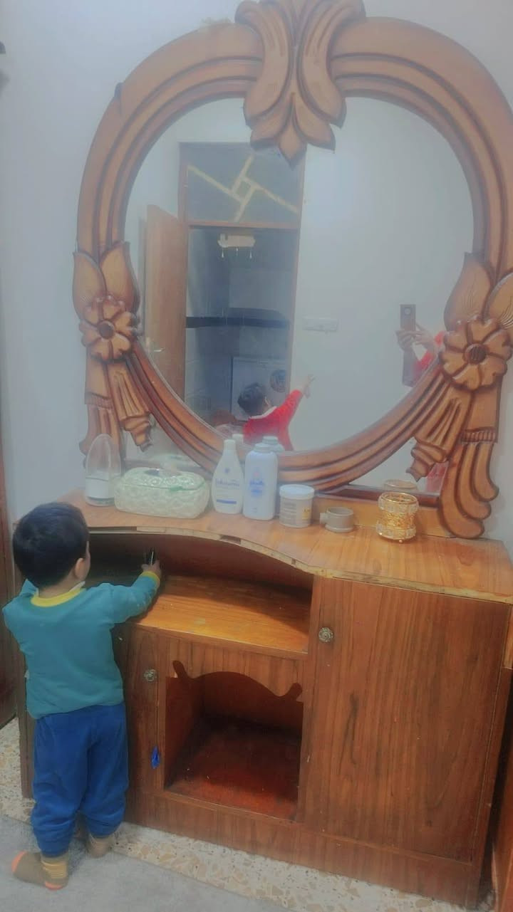 سلام عليكم غرفه نوم للبيع سعر ٣٥٠
***********
