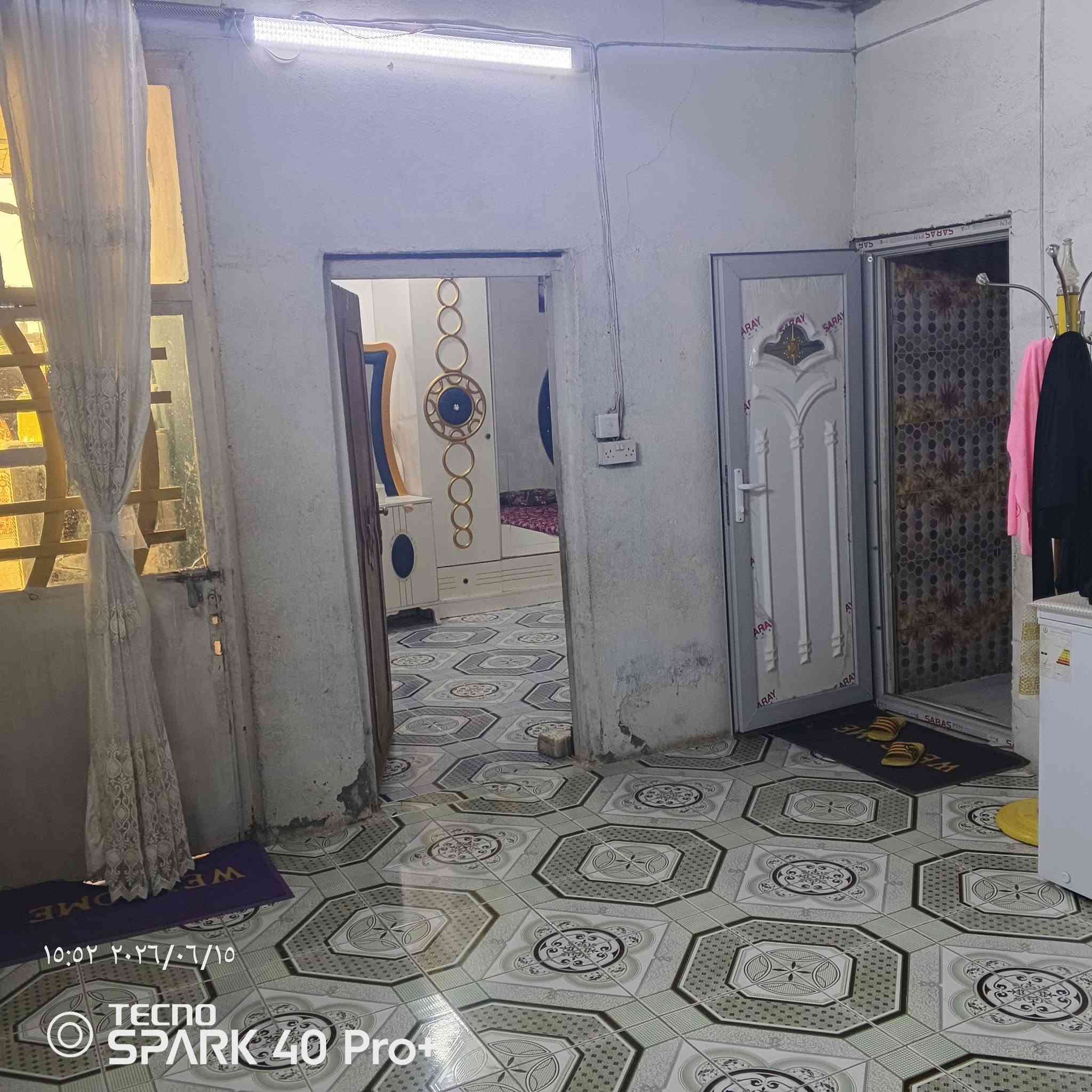 سلام عليكم بيت تجاوز بداية خدمي الامين ثانيه بي ورقة تمليك من الامانه مساحه174 واجه6.25 نزال27.50 بناء حديث ثاني بيت با منطقه تفاصيل 2 غرف نوم الكبار صالات ثنين استقبال مطبخ خدمات طرمه جبير خدمات جوه بره عدد2 تواصل وتساب اتصال ***********
