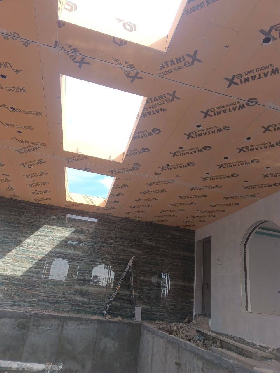 خلفه ديكورات ع المتر أو باليوميه مكاني بغداد الزعفرانيه ***********
