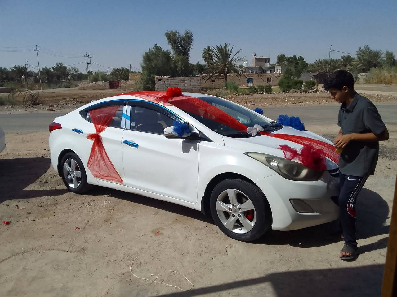 النتراء خليجي للبيع ٢٠١٤محرك ١٦٠٠ مكفوله بيها قطعه وحده والسونار موجود تخم تاير صدر جديد تبريد تدفئه السياره على وضع الشركه مكاني واسط الزبيديه ***********      السعر ١١٠ السياره مال جناي لا تخابر وتضل تعامل وتعبني  وبل اخير تطلع ما عندك غير الشده من الخير اجيك السياره اموصله ٥ وما منطيها
