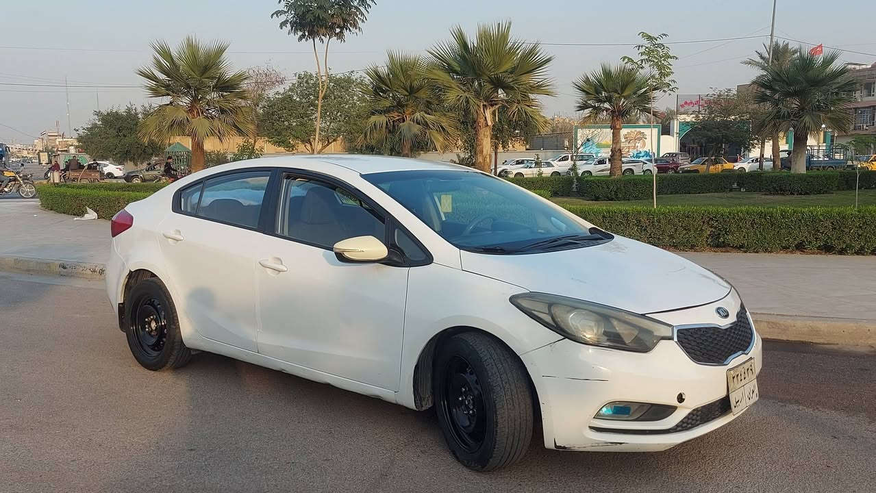 السلام عليكم سياره سيراتو موديل2014 خليجي اللون ابيض   رقم اربيل
مكينه 1600  السياره  حلوه مال جناي  بيه  صبغ بابين من جه السايق وجالمغ الامامي من جة الثانيه مصبوغ  تدفأه تبريد  تحكم استيرن  شاشه وكامره 
السعر 107 بيه مجال
السياره خير من الله المكان كربلاء الحر   للتواصل هذا رقم صاحب السياره ***********
