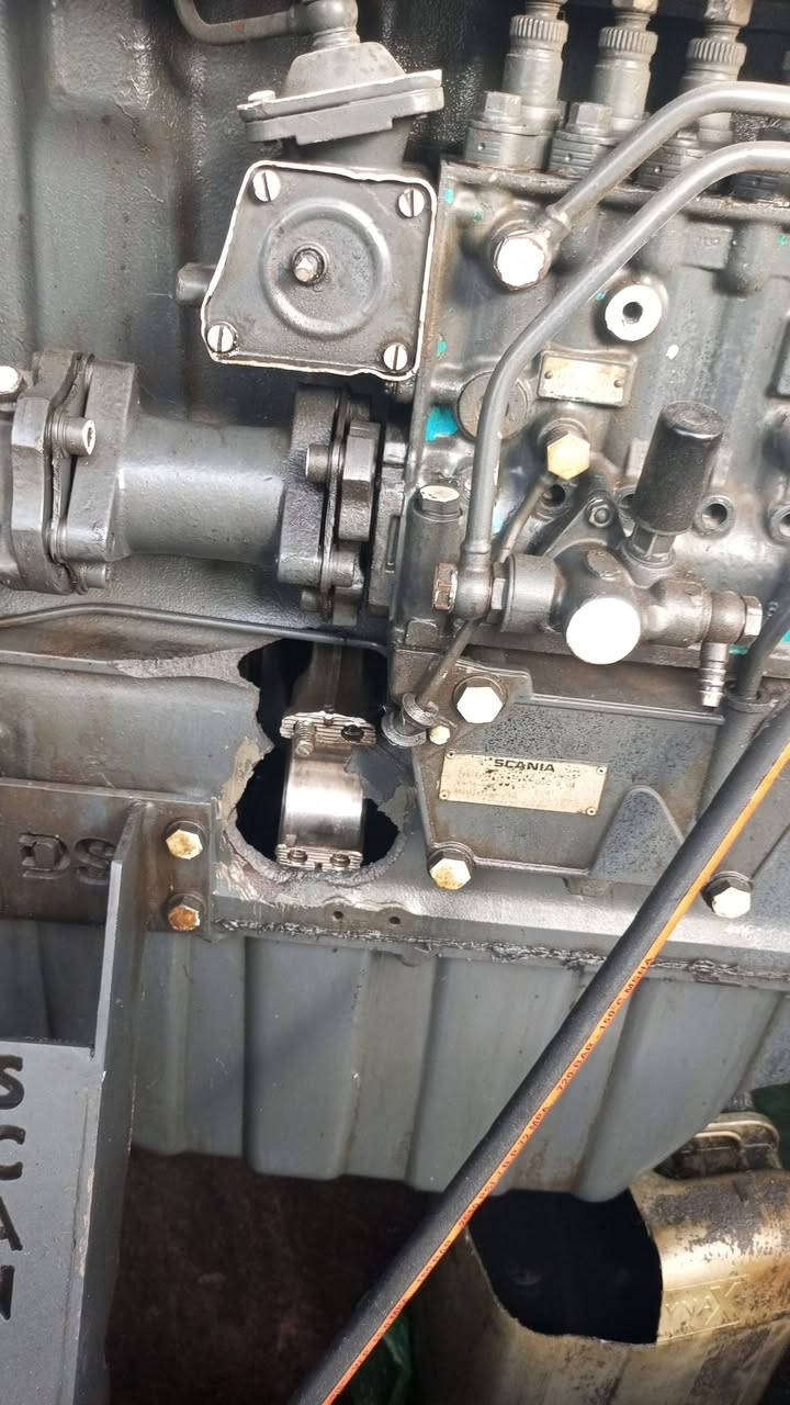 السلام عليكم مولده ديس بس مكينه لبيع وبيه بس سلندر مضروب مثل ما موضح بل صوره السعر ٢٠ وبيه مجال رقم تلفون ***********
