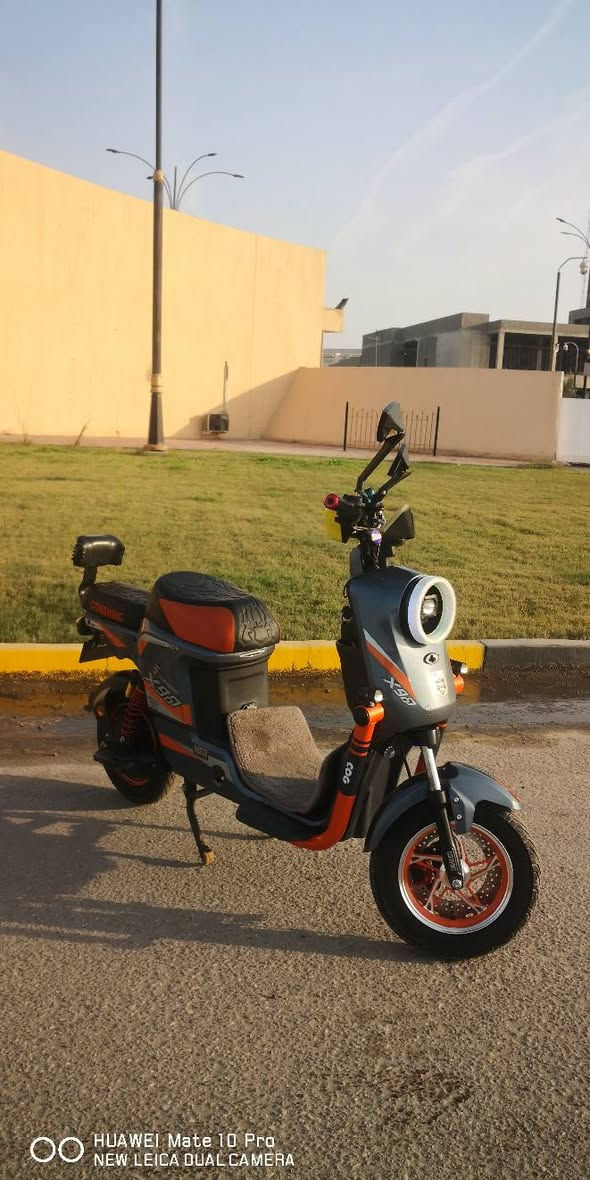 سلام عليكم دراجه شحن البيع x900 دراجه نضيفه معنه لكلمه شحنه خيرر من الله تراجه كلشي شغال بيه بلاتوث مضخم وبصمه مرايات وكفات وياه سعر 475وبيه مجال  المكان المدينه رياضيه قرب لملعب رقم ***********
