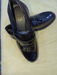 حذاء جلد بالكارتون أوربي نوعيه ممتاز قيمه وشايف خير  ه‍ ‍‍07801725211