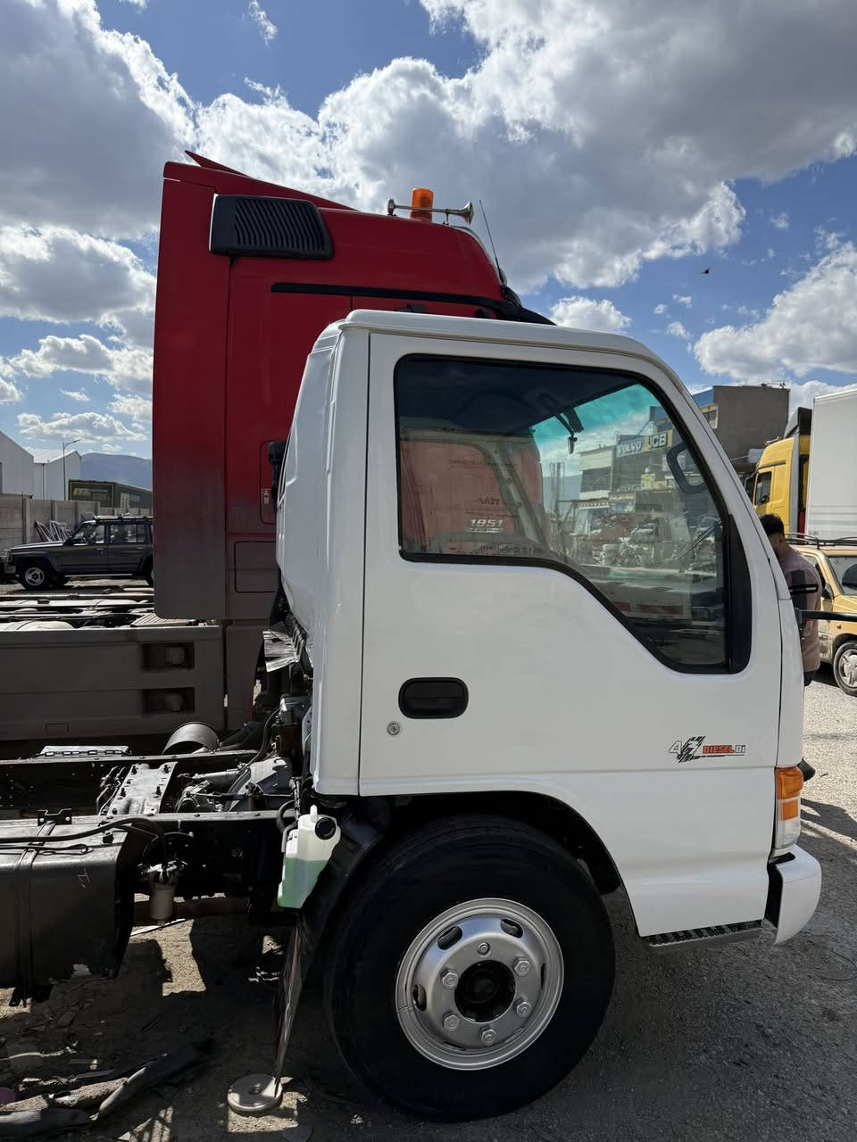 هەمو گیانی بە شەرت لەسەر دەقی شەریکە ماوە 
سەنەوی تا ٢٠٣١ تازەیە لە سەنەوی تەنکەرە تەحویل بەشەرت
سعری 125 گەلایە سەیارەکە 61 هەزار رۆشتوە
 شوێن سلیمانی *********** واتسئاب ڤایڤەر

سلام علیکم أخوان عزیز أزوزە للبیع بمو نوزل 2002
سیارة مکفول کفالە عام سنویە جدید حتا 2031تحویل مباشر
سیارە 61ألف ماشی شاسی ٤ متر ما بیە سبخ مکان سلیمانیة
سعرها 125 بیة مجال ***********واتسأب
