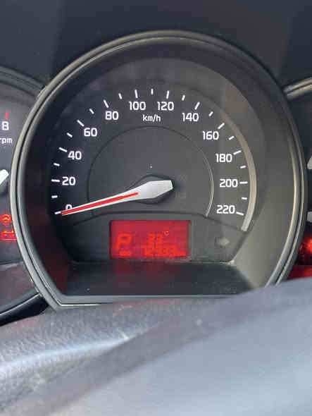 السلام عليكم 
 للبيع  كيا ريو 2016 – وارد خليجي
 المسافة: 72,200 كم
السعر 102 $

تفاصيل السيارة:
• وارد خليجي
• جاملغ مصلّح على بارد
• بانزين محسن + دهن من الوكالة
• حالة ممتازة ميكانيكياً
• اقتصادية ونظيفة جداً
• السنوية منتهية سنة 2022
بيها طخات بسيطة 
 للتواصل:
***********
