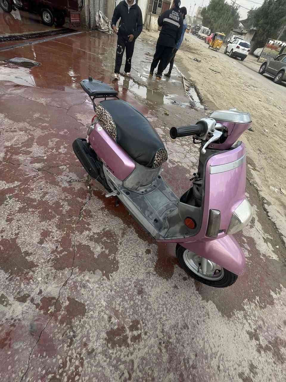 سلام عليكم ماكس بوليس مسطره لوسي موديل2013دراجه ختم واحد تجي بعينك وشوف  كلشي يشتغل بيها من كربائيات من كلشي دراجه صالي اربع اشهر من منزلها من الربه سعر 900بيها مجال حك جيه وشراي اني بخدمته رقم ***********
