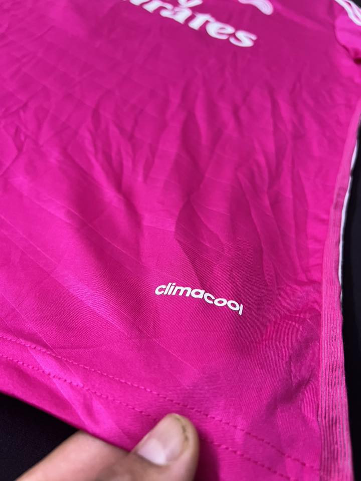 adidas 
غير مستخدم
اصلي xl يلبس لحد ١٠٠


**إذا كنت صاحب هذا الإعلان وتريد حذفه لأي سبب، رجاءا أرسل رسالة إلى الدعم الفني**