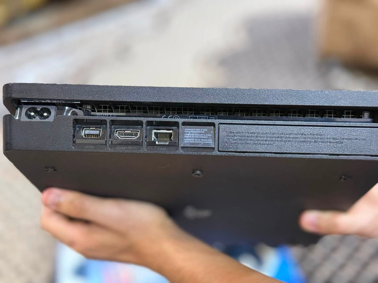بلي 4 سليم (500GB) بحالة ممتازة (يشبه الجديد)
الملحقات: كارتون الجهاز + جوستيك بلادي + كيببل التشغيل + كبل HDMI.

وياها 3 أقراص قوية: GTA V + Red Dead 2 + Call of Duty.

السعر: 275,000 دينار

المكان: كركوك/ حي الواسطي 
📞 للتواصل المباشر أو واتساب: ***********
(البيع كاش ومستعجل، وغير قابل للمراشنة)
