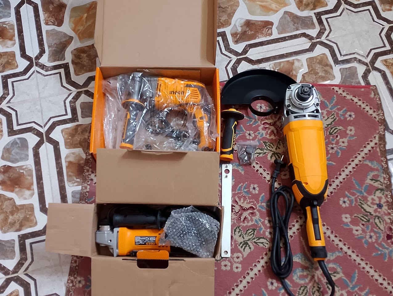 غراض انجيكو الكل جديدات كوسره حجم كبير 3000 واط و كوسره صغيره 850 واط ودرين كهربائي 1100 واط الطوبه حجم 16 اكرر الكل جديدات مع كامل مع  ملحقات للبيع السعر 230 قفل مكاني كربلاء توصيل ماعندي موبايل ***********
