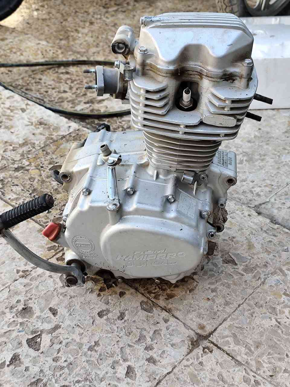 السلام عليكم عندي مكينة 125cc مامفتوحة ، شلعة ومعدل ، كلجات طرد مركزي 3 براغي مشكلتها الطبگة مهورة المكان كوفة ناحية العباسية الشراي يتصل ، ما متواجد على الفيس ***********
