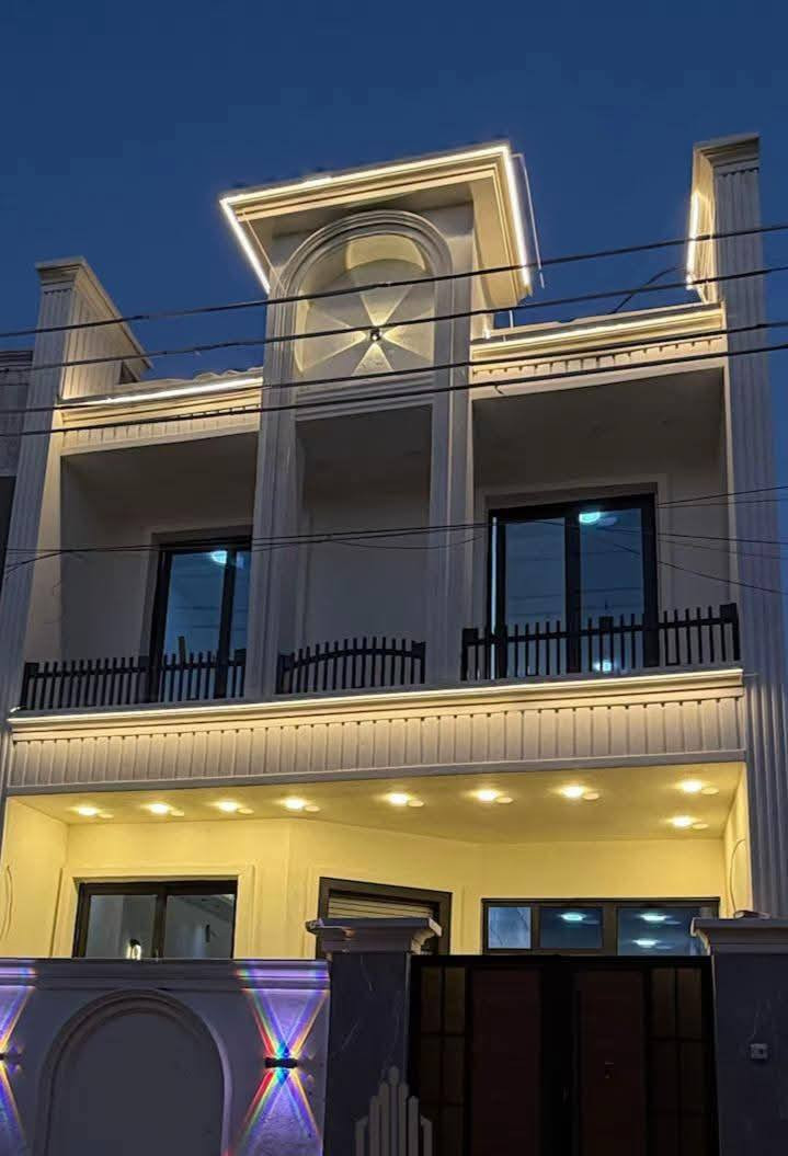 #لدينا_دار_للبيع مساحه 100 متر واجهه 6 وربع ونزال 16 طابو زراعي سند 25 قرار محكمه البيت يحتوي على4 غرف نوم وصاله وستقبال ومطبخ  العنوان بغداد الدورة مدخل البوعيثه مجمع السلطان الثالث 
هاتف ***********
***********
