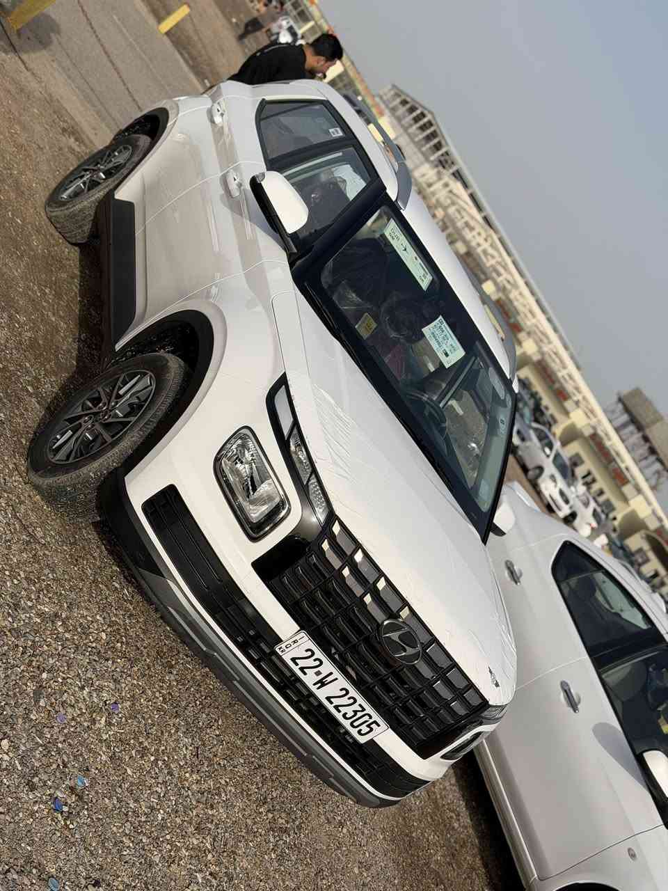 السلام وعليكم
هونداي فينو 2024 كفاله عامه خليجي 

ماشيه 33 الف السياره جديده ما ناقها شي 

مكان السياره المعقل قرب الساعه 

*********** 

السعر 155
