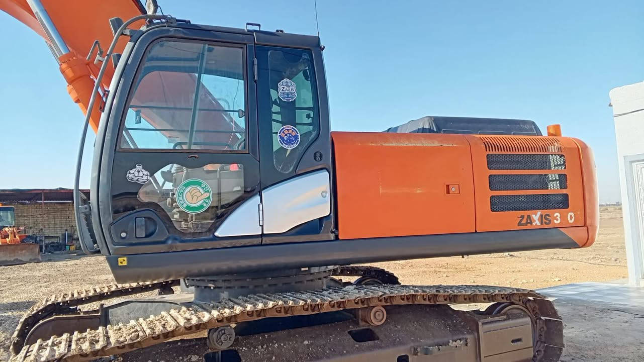 سلام عليكم ـ حفاره جي فايف اللبيع موديل 2018ياباني منفيس ماسسه جك همر السعر 7شدات ونص العنوان محاويل الطريق السريع الدولي ***********/***********
