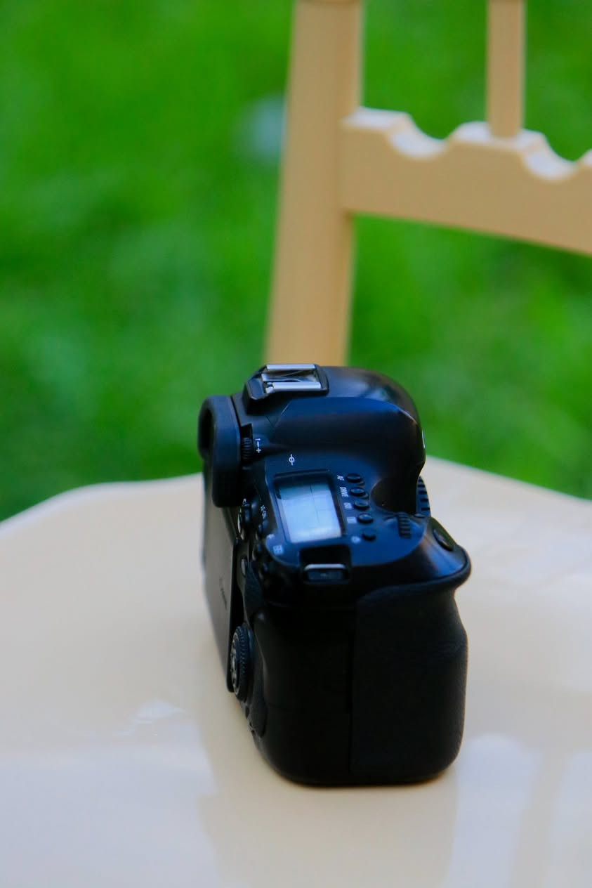 كانون سكس دي مارك تو
عدسه 70-200 فتحه 2:8 إصدار اول تك
مليون و٦٠٠ وبيهن مجال 
شراي اتصل ‭٠٧٨١ ٢٢١ ٩٣٢٢‬
