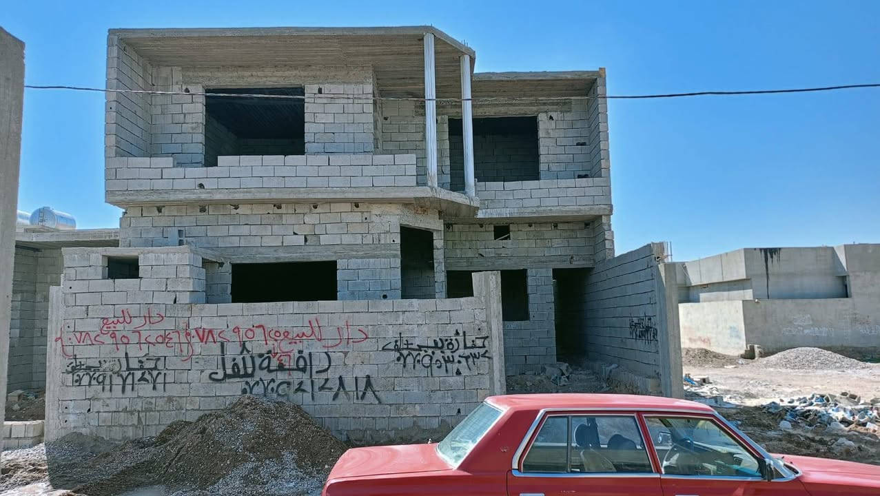 سلام عليكم هيكل للبيع بناء حديث المساحة 200متره ماء وكهرباء *********** منطقه كوباني
