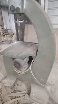 منشار شريطي ححم 700ايطالي للبيع  سعر ملون ونص مكان بغداد بسمايه0771368...