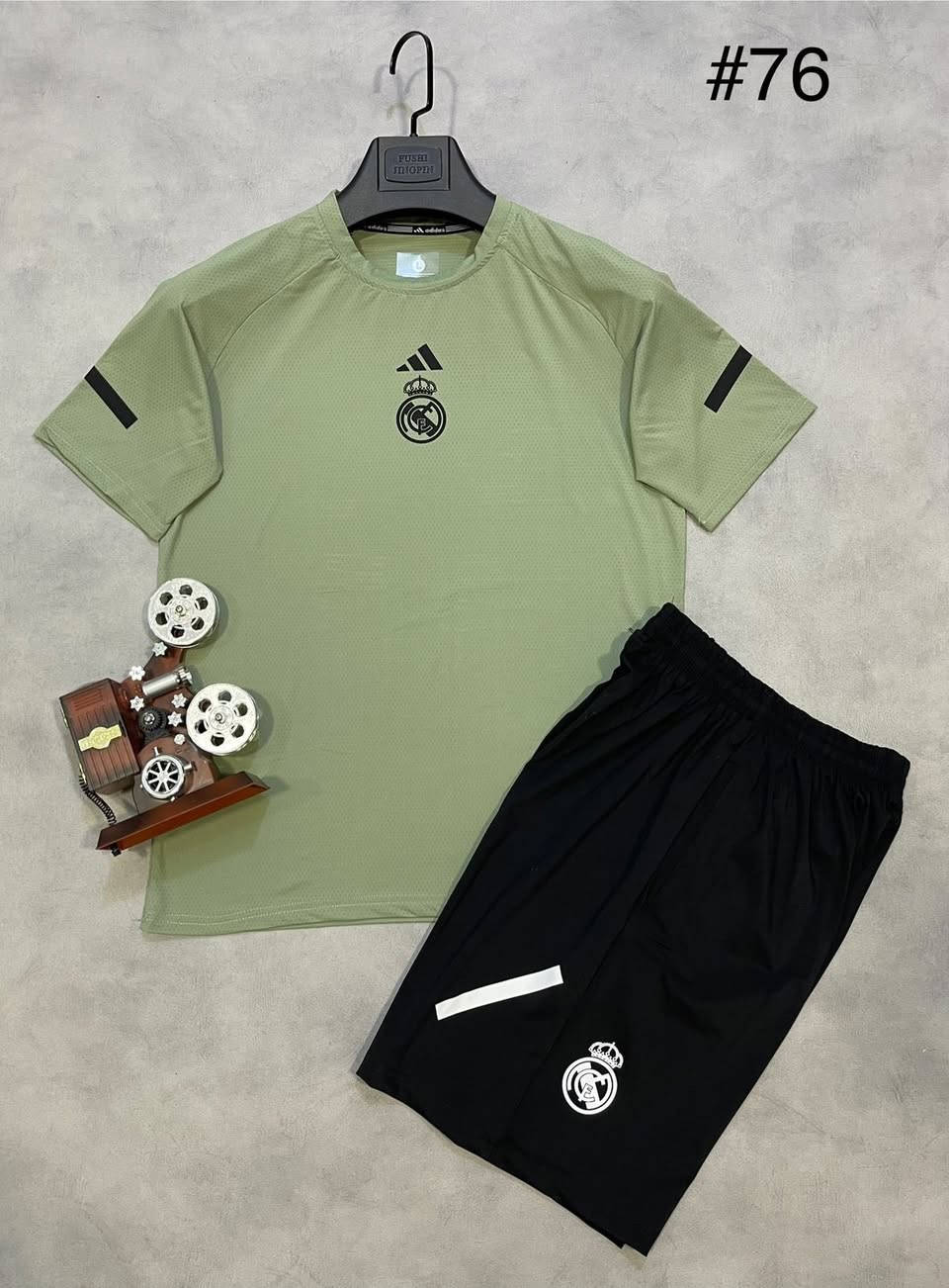 جمله فقط بغداد حافظ القاضي مجمع عمو بابا الطابق الثاني ***********
