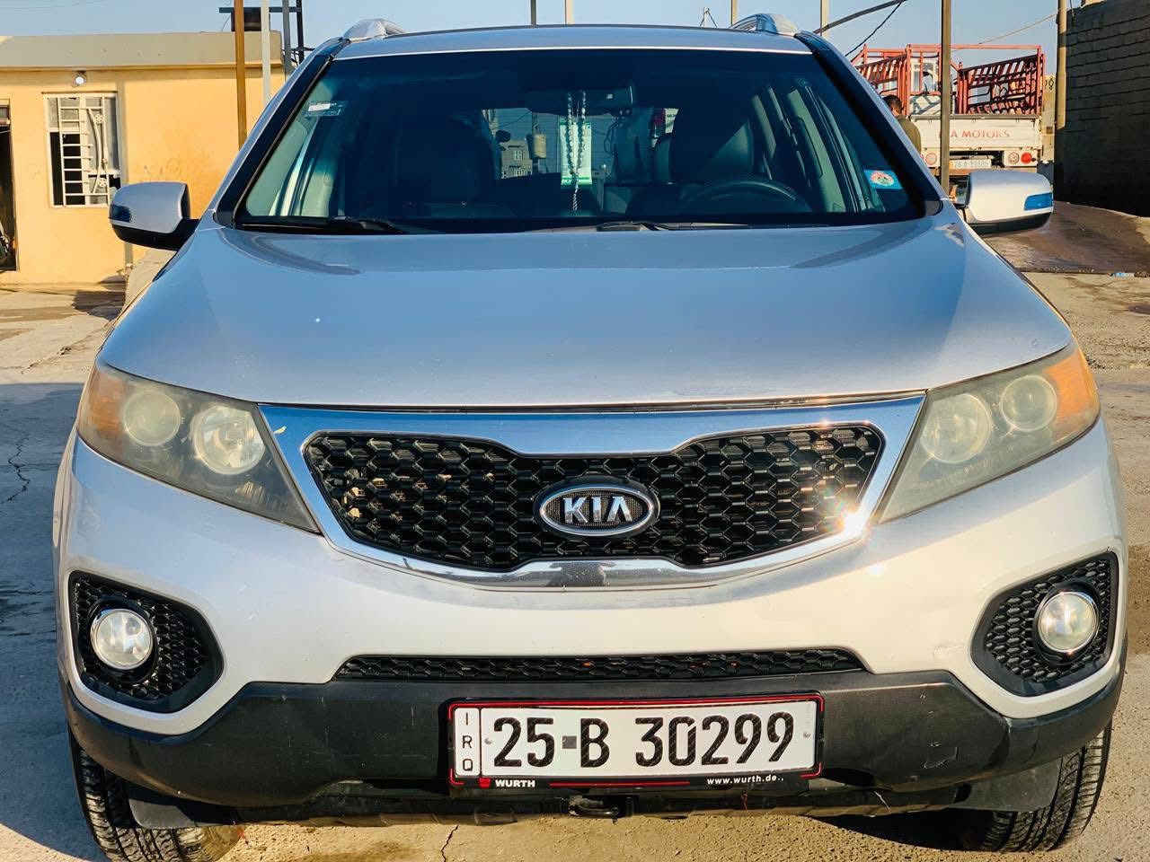 السلام عليكم سورنتو موديل 2011 للبيع محرك 4 سلندر 2400 كير محرك صدر تواير كلها شرط السياره بيها طخه خفيفه بالجاملغ الخلفي ومصبوغ وجاملغ امامي مبدل بدون دواخل شرط سنويه ل26 شرط التحويل رقم كركوك دولي صاحبها يمي  السعر 130 وبي مجال للأتصال *********** مكان السياره الشرقاط الحوريه البيع فقط نقد واذا مراوس يرهم
