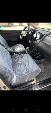 السلام وعليكم نيسان فيرسا 2009 السياره حلوه مصبوغه احزام جماليه لان جا...