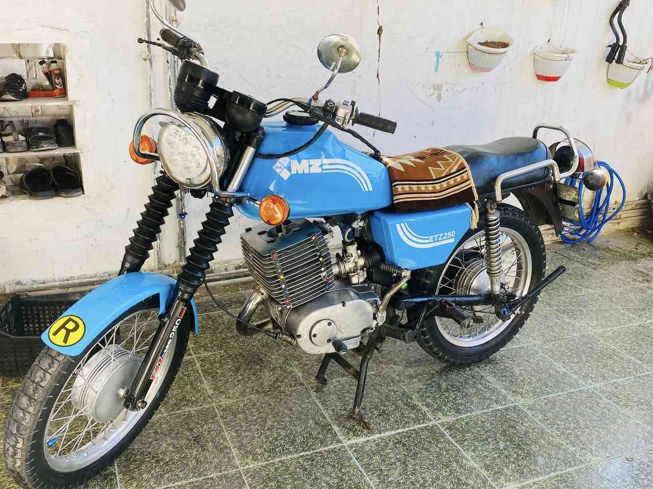 متاح دراجة MZ  
 رقم وسنوية راعية ما اعرفة 
معمر جديد  كلة كامل
 مابي كل نقص كلة شغال
***********
