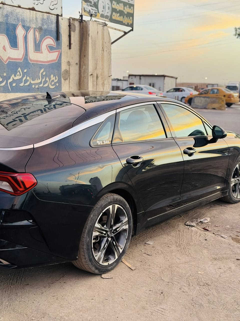 K5 موديل 2021 فول مواصفات 
بانوراما بصمة تشغيل عن بعد كشنات تدفئة وتبريد كشنات جلد قطعتين تبريد شاشة كبيرة رادارات 360 درجة حادثها سطحي شخط بالباب والجاملغ وراشين باب السايق توحيد لون ماشية 70 كير محرك شرط السعر 155 وبيها مجال 

***********
