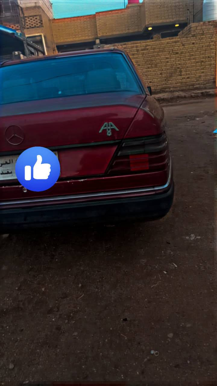 م
مارسدس دب 
لون احمر ميتاليك 
محرك محور ثنين ونص 

موديل 89 
محدثة ستيرن و دعامية امامي وخلفي شباك ولايتات 92 

العنوان .ذي قار .ناصريه 

30 ورقه وبيه مجال 

للستفسار عن الرقم ***********
