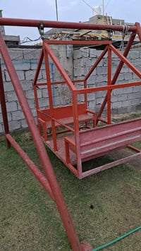 ام عليكم مرجوحه اطفال او حتى اكبار يصعدون عادي الئن هيه تحمل ٣٠٠ كيلو ...