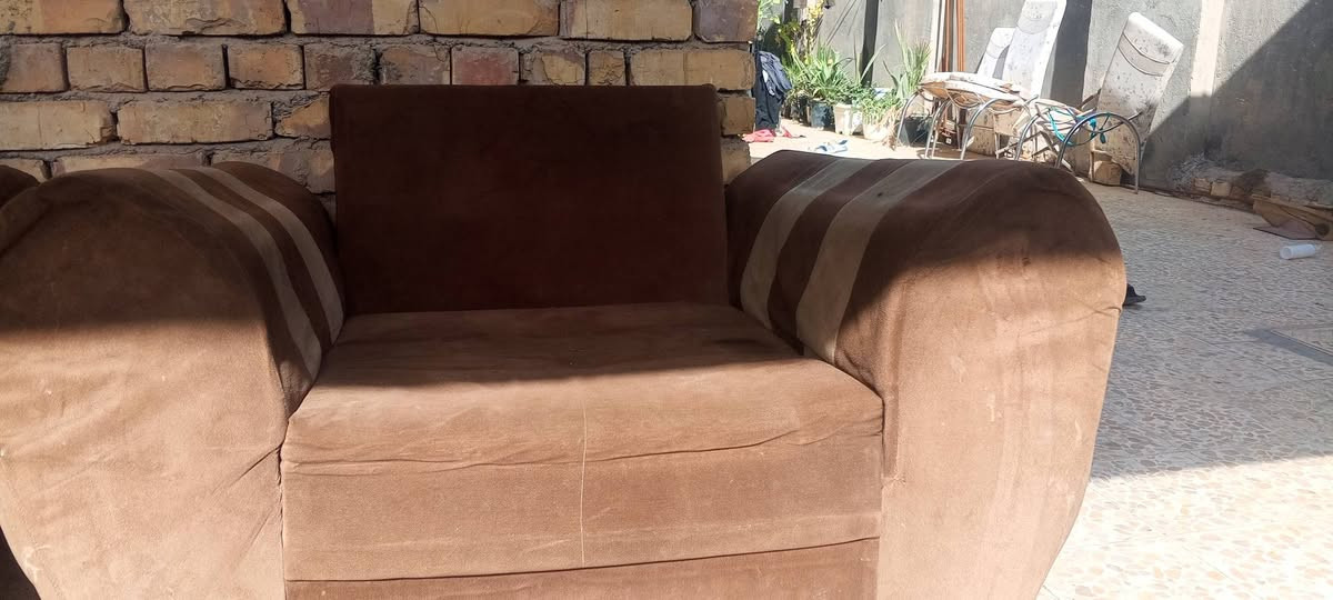 تخم مستعمل للبيع السعر100الف وبيه مجال العنوان طوريج ام الهوى شارع الباشا هاتف ***********
