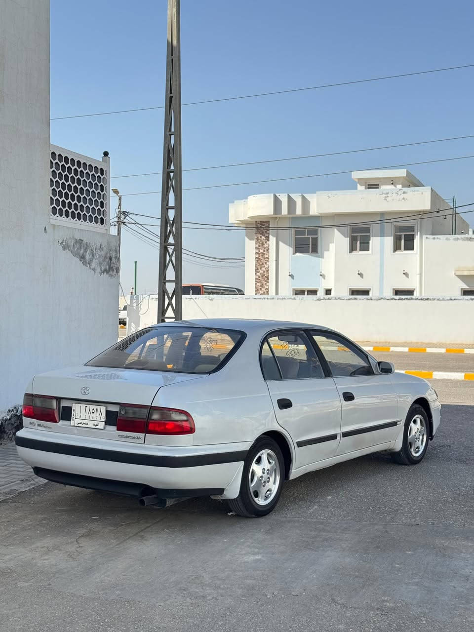 كرونه للبيع موديل 1998 مكفوله من الضربه والكص والنقل الجثه والصبغ بيه مكانات مكينه وكير جدد عالفحص حداديه جديده تخم تاير جديد تبريد شغال منضومه جديده ثلج كهربائيات كله شغاله رقم نجف سنويه مجدده لنهايه 2027 شرط المداور السياره جديده شرط احله من الصور 
المكان نجف 
السعر 57 وبيه مجال 
للاتصال ***********
او ***********
غير متواجد عالخاص
