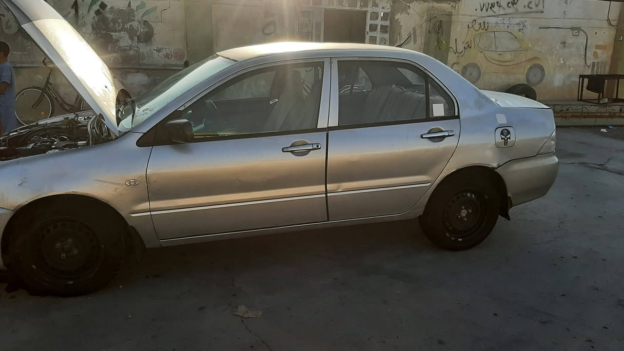 السلام عليكم لانسر بومه موديل 2007
رقم بغداد مشروع وطني بأسمي تحويل ثاني يوم
 محرك حجم 1500 كير صدر تبريد تدفئه كله مكفول سيارة بيها جراد وطخة صغيرة بالهلال الايمن الخلفي مثل ما موضح بالصورة بدون صبغ السعر 65 $ وبيها مجال بسيط تجي تشوف وتقتنع وبيك خير وتدلل
 العنوان/ ديالى/ناحية بني سعد
متاح المراسلة عالماسنجر واتساب او اتصال عالرقم *********** 
وعذرآ عالاطالة
